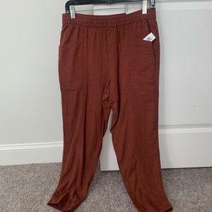 Old Navy High Rise linen crop pants in size small. Perfect for fall.